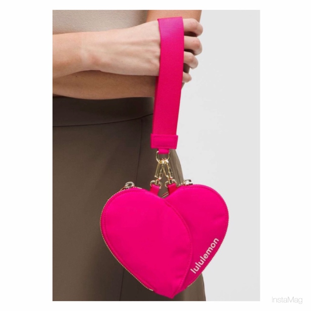 NEW Lululemon Dual Pouch Wristlet Heart Passionate Passionate Gold